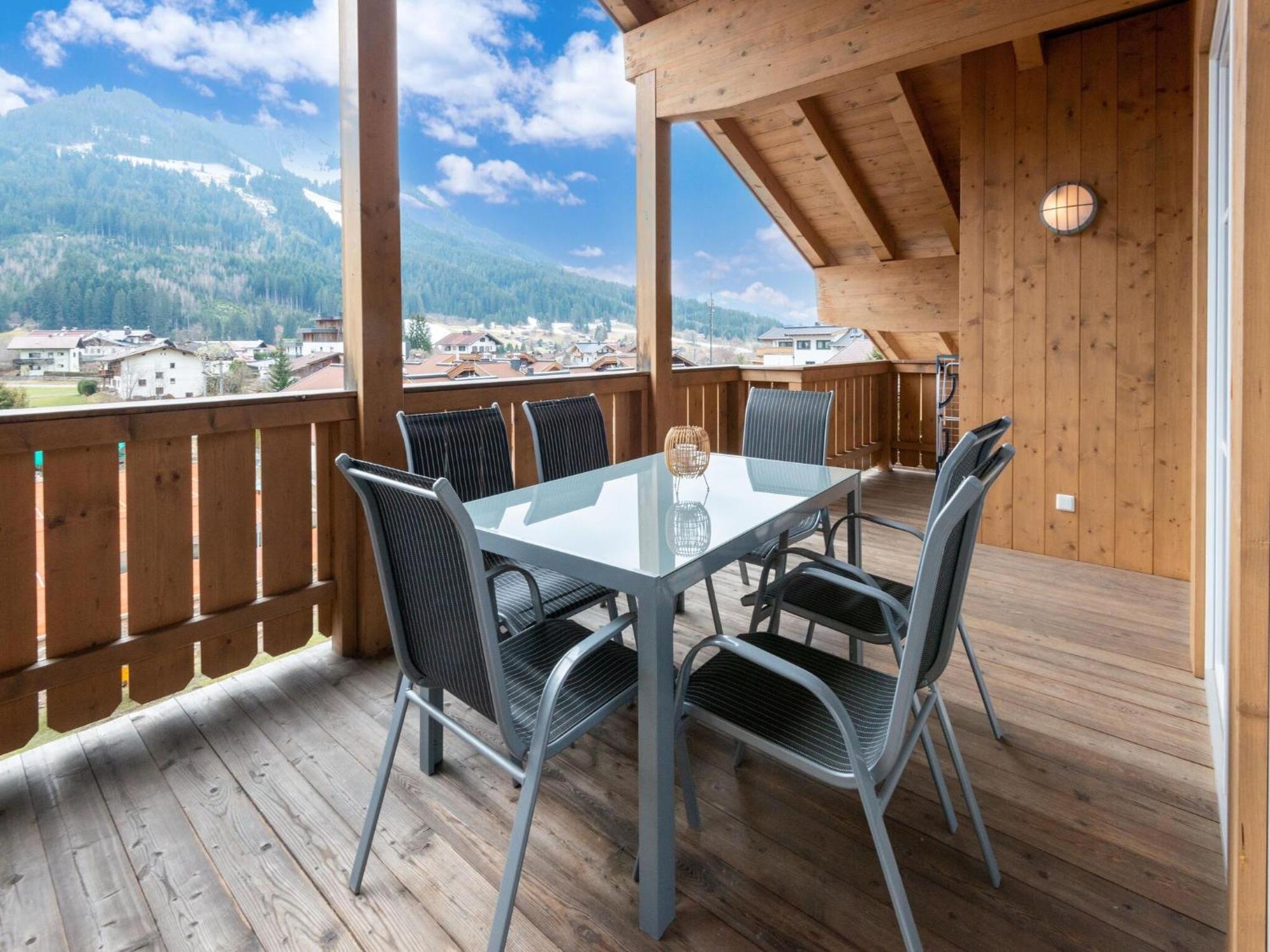 Apartamento Luxury Penthouse With Balcony Ski Storage Carport Lift Brixen im Thale Exterior foto