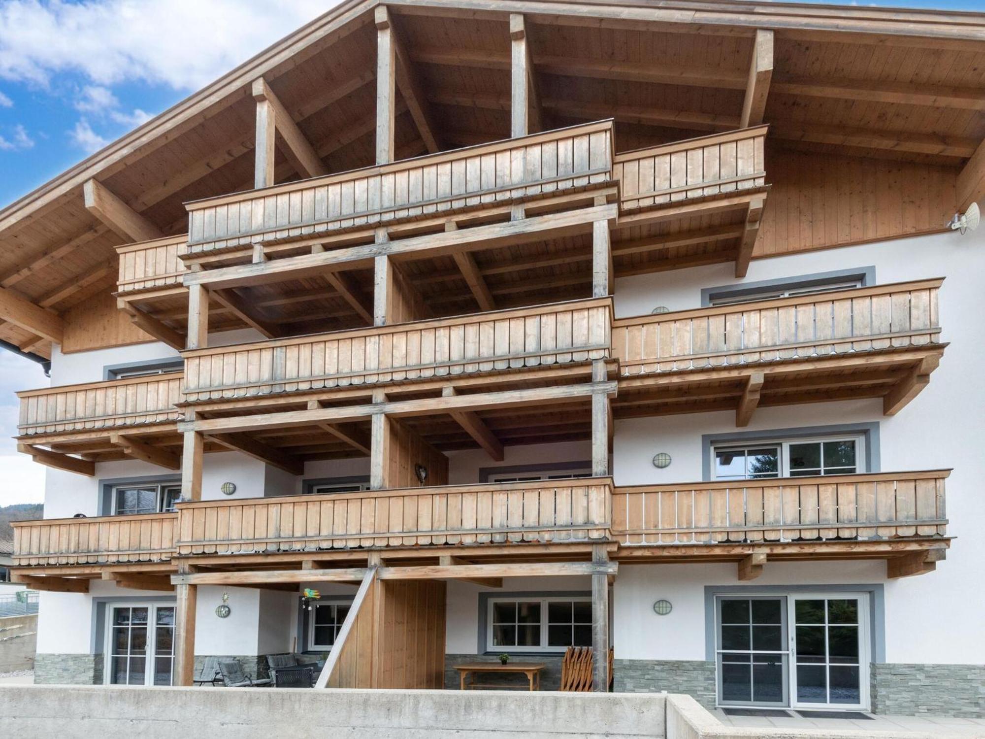 Apartamento Luxury Penthouse With Balcony Ski Storage Carport Lift Brixen im Thale Exterior foto