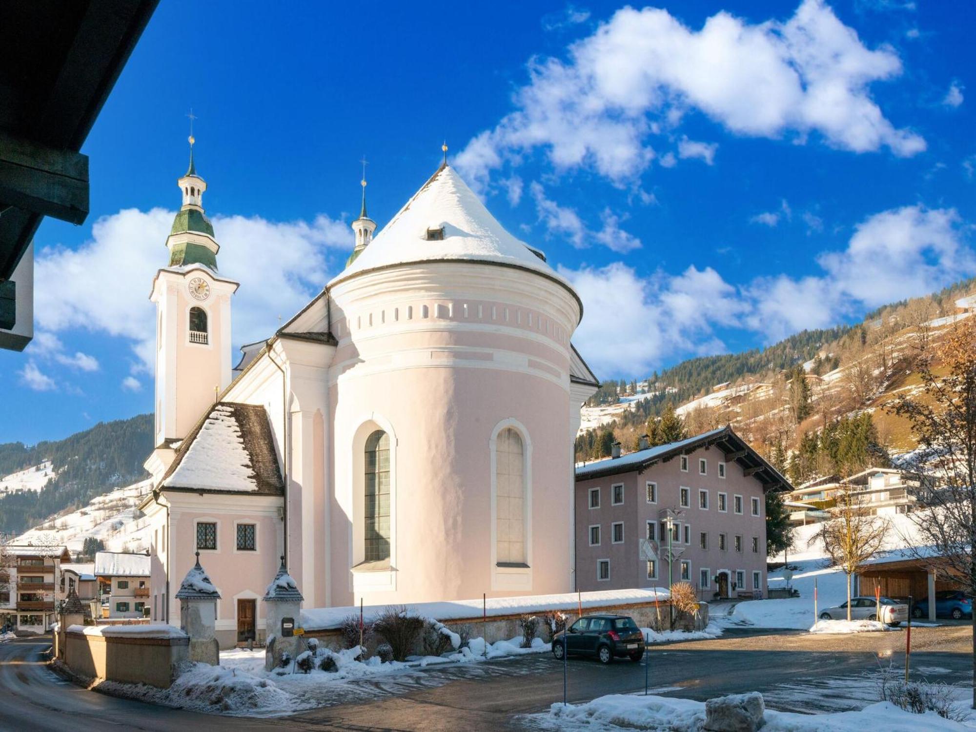 Apartamento Luxury Penthouse With Balcony Ski Storage Carport Lift Brixen im Thale Exterior foto