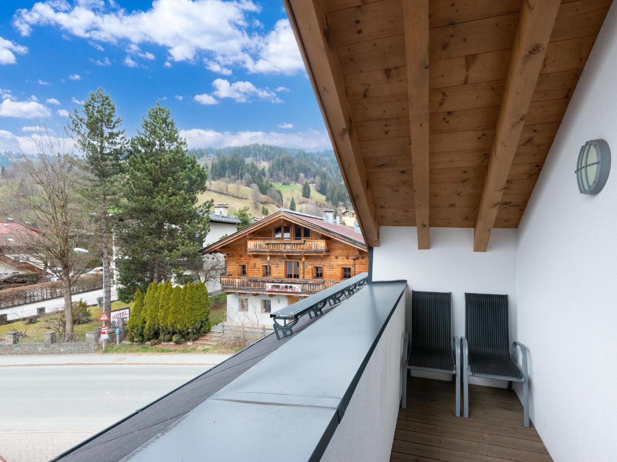 Apartamento Luxury Penthouse With Balcony Ski Storage Carport Lift Brixen im Thale Exterior foto