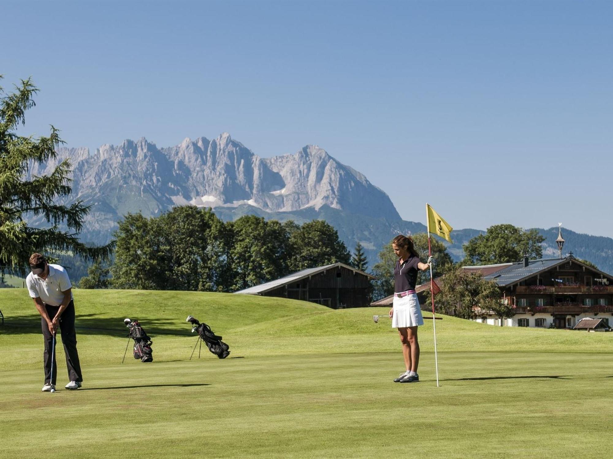 Apartamento Luxury Penthouse With Balcony Ski Storage Carport Lift Brixen im Thale Exterior foto