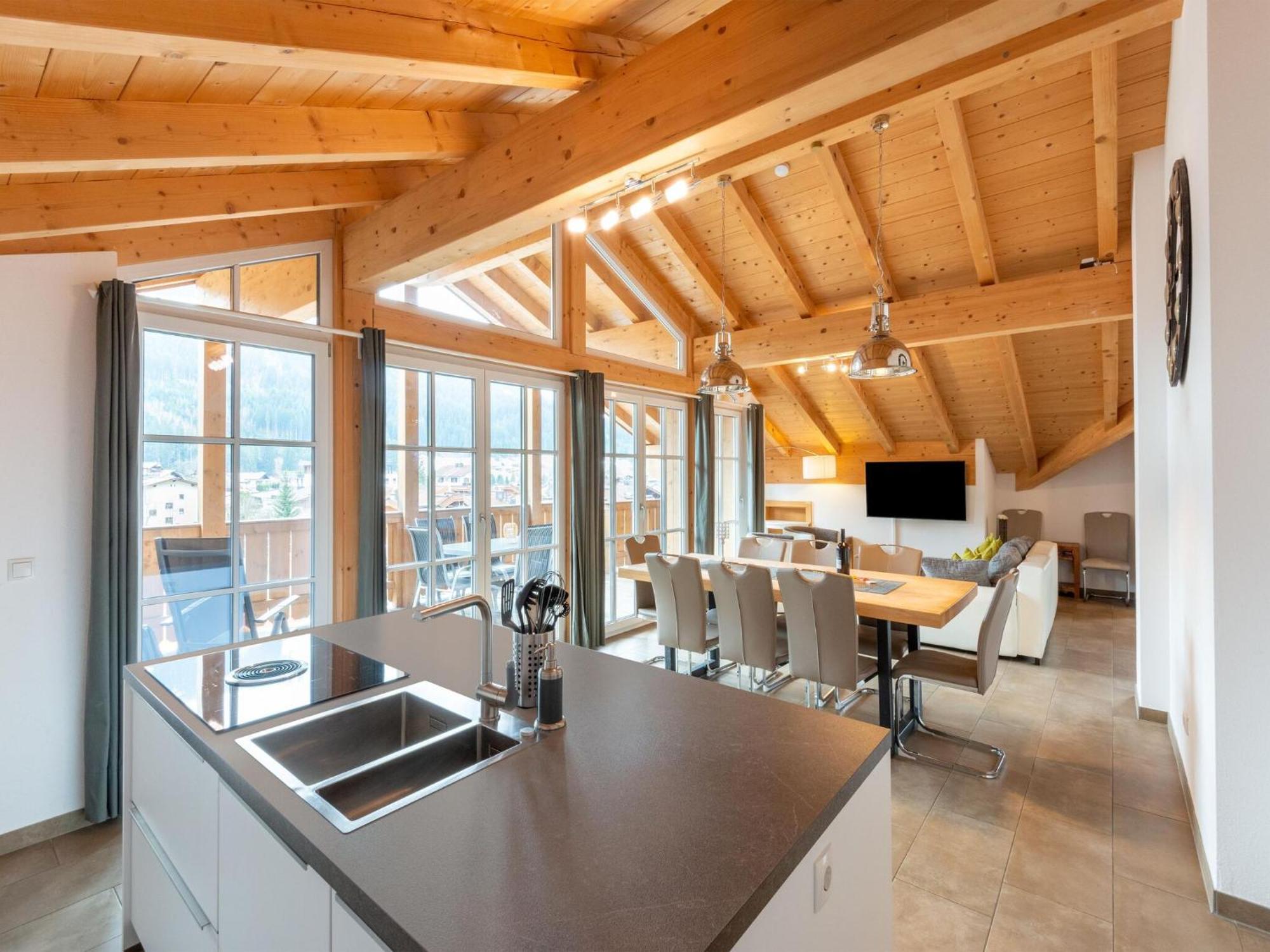 Apartamento Luxury Penthouse With Balcony Ski Storage Carport Lift Brixen im Thale Exterior foto