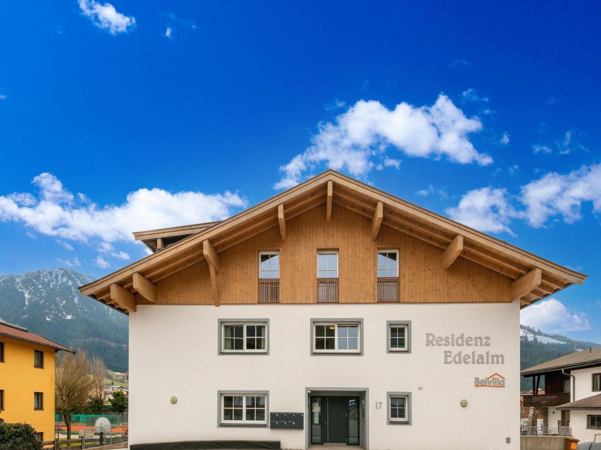 Apartamento Luxury Penthouse With Balcony Ski Storage Carport Lift Brixen im Thale Exterior foto