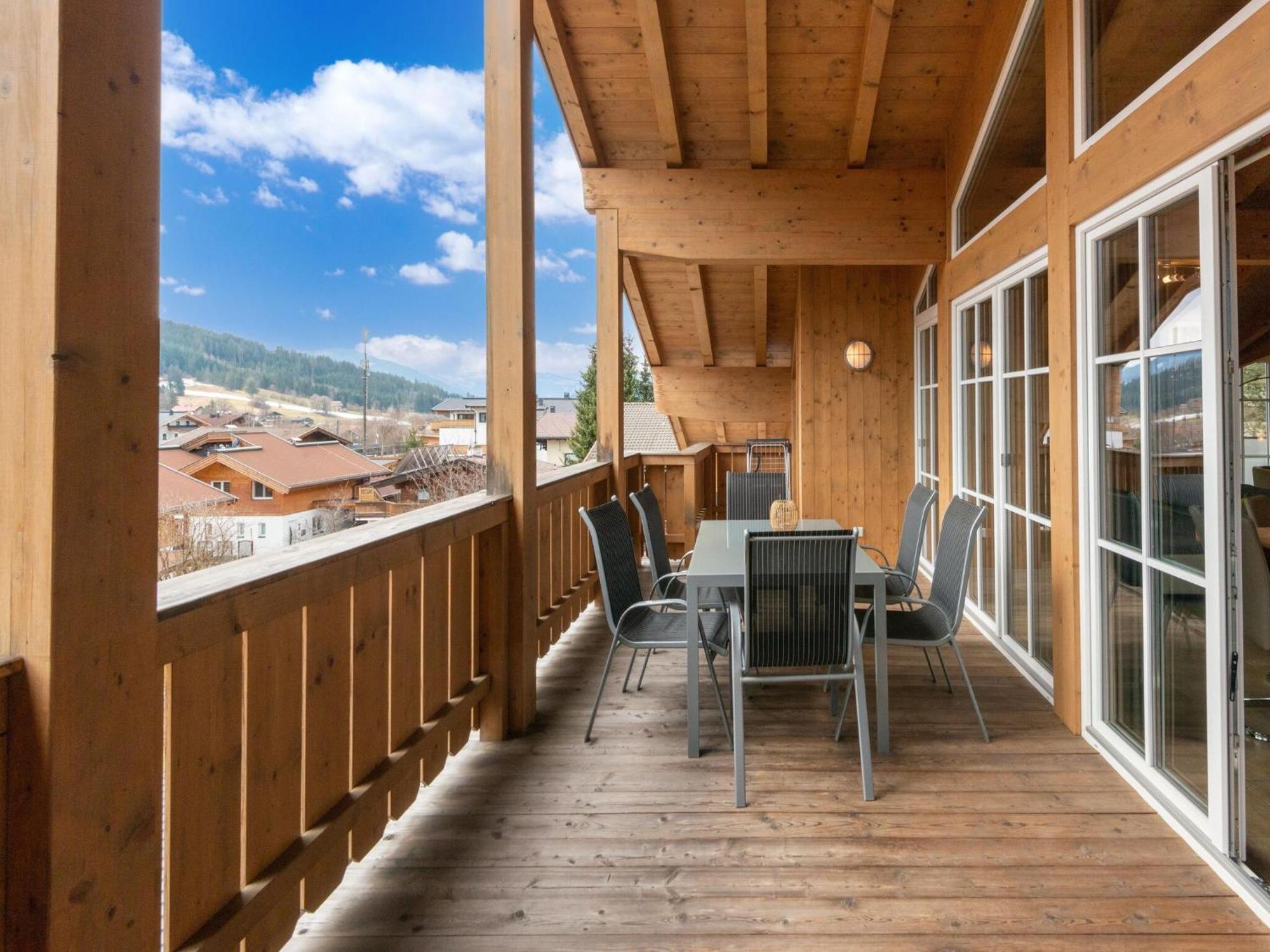 Apartamento Luxury Penthouse With Balcony Ski Storage Carport Lift Brixen im Thale Exterior foto