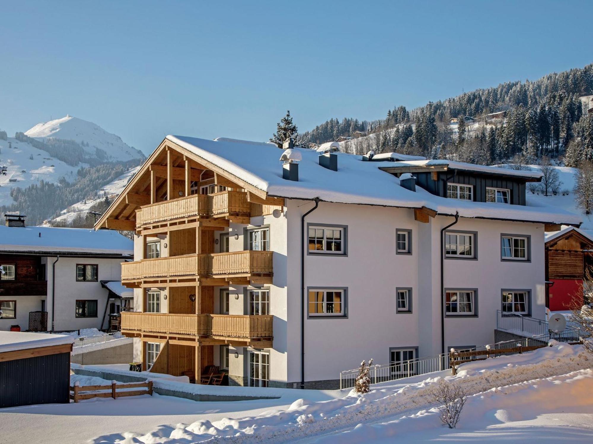 Apartamento Luxury Penthouse With Balcony Ski Storage Carport Lift Brixen im Thale Exterior foto