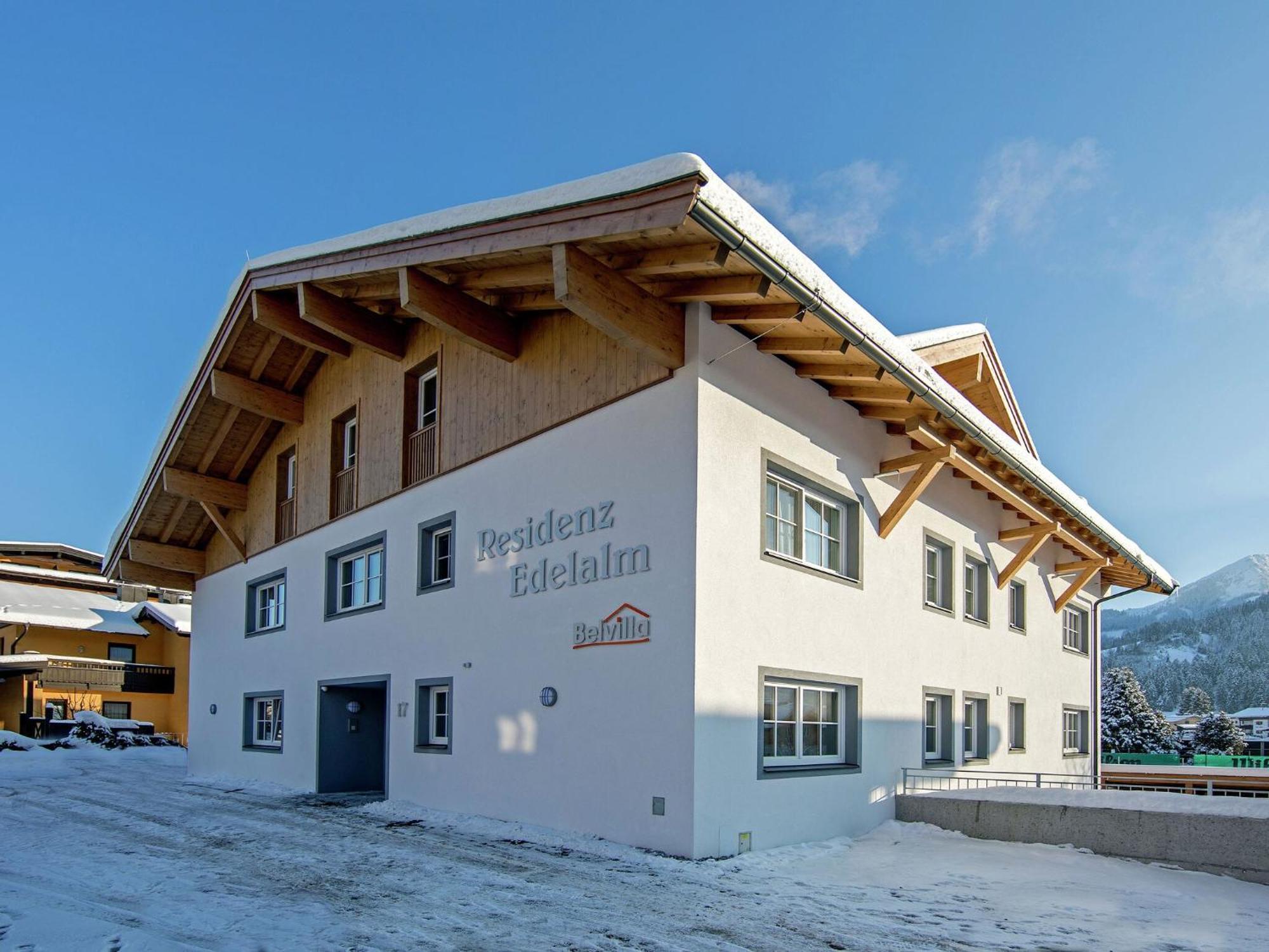 Apartamento Luxury Penthouse With Balcony Ski Storage Carport Lift Brixen im Thale Exterior foto