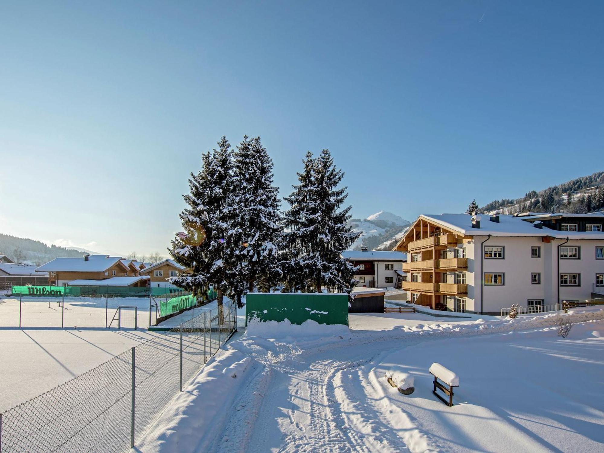 Apartamento Luxury Penthouse With Balcony Ski Storage Carport Lift Brixen im Thale Exterior foto